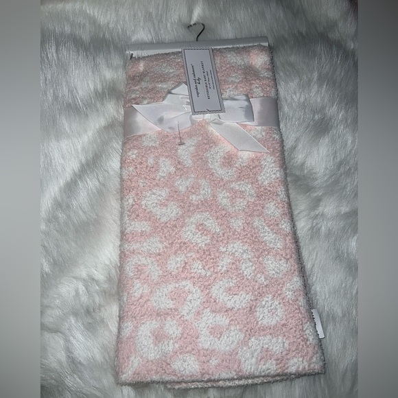 Cupcakes and Cashmere Pink Cheetah/Leopard Reversible Blanket 30x40 NWT - Picture 2 of 8